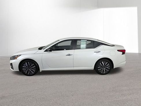 Used 2024 Nissan Altima 2.5 SV image 14