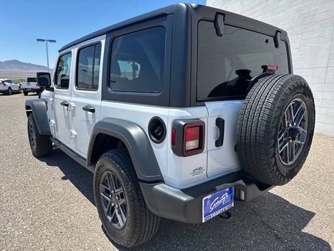 Used 2025 Jeep Wrangler Unlimited Sport AWD/4WD image 3