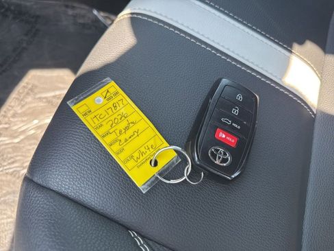 Used 2026 Toyota Camry Hybrid FWD image 35