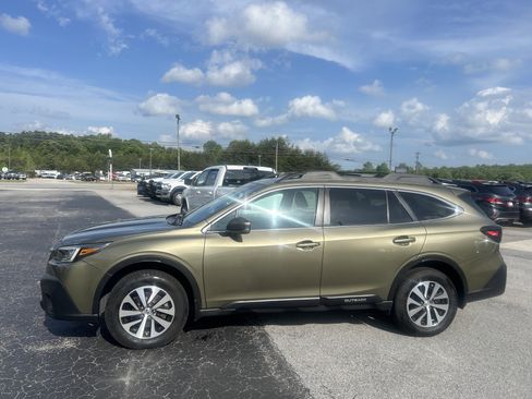 Used 2020 Subaru Outback Premium AWD/4WD image 2
