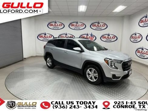 Used 2022 GMC Terrain SLE w/ Driver Convenience Package FWD image 2
