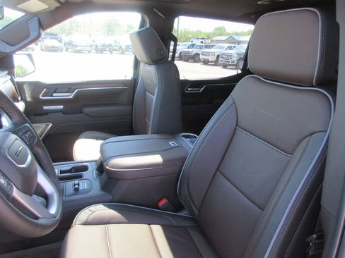 New 2026 GMC Sierra 1500 Denali w/ Denali Reserve Package AWD/4WD image 13