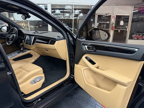 Used 2018 Porsche Macan image 30