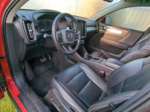 Used 2019 Volvo XC40 T5 Momentum AWD/4WD image 7