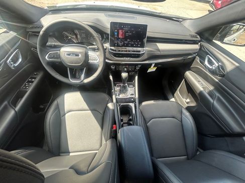 New 2025 Jeep Compass Limited w/ Sun & Sound Group image 16