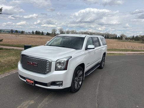Used 2017 GMC Yukon XL Denali w/ Open Road Package AWD/4WD image 2