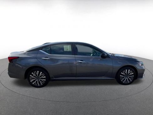 Used 2025 Nissan Altima 2.5 SV FWD image 16