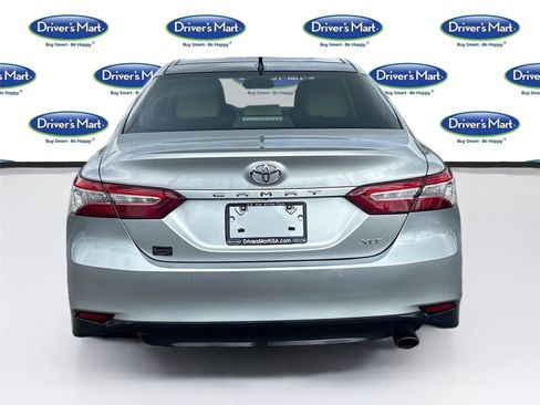 Used 2018 Toyota Camry XLE image 7