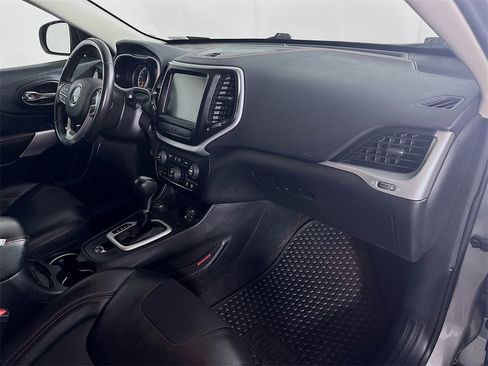 Used 2017 Jeep Cherokee Trailhawk w/ Comfort/Convenience Group image 31