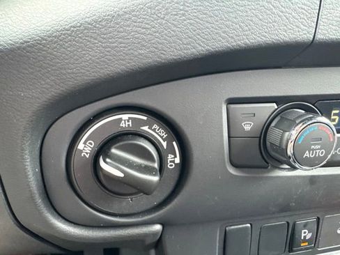 Used 2024 Nissan Frontier PRO-4X w/ Technology Package AWD/4WD image 18