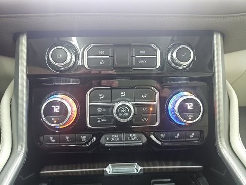 Used 2021 GMC Yukon Denali w/ Denali Premium Package image 11