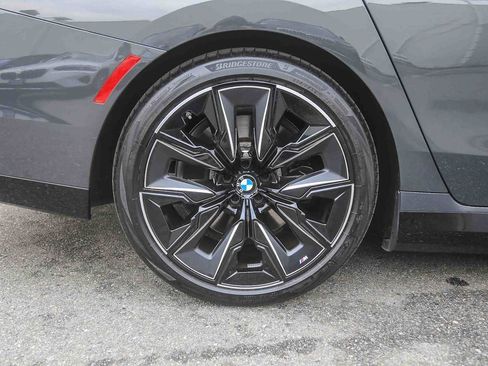 Used 2025 BMW 750e xDrive w/ Premium Package image 8