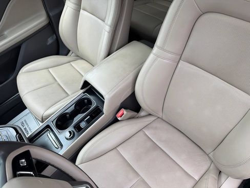 Used 2022 Lincoln Corsair AWD w/ Premium Package image 22