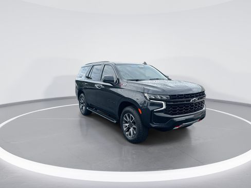 Used 2023 Chevrolet Tahoe Z71 w/ Luxury Package AWD/4WD image 2