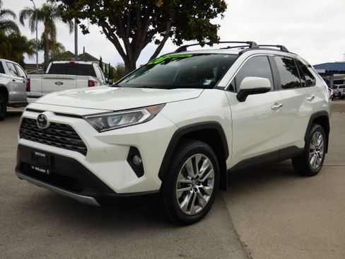 Used 2020 Toyota RAV4 Limited FWD image 7
