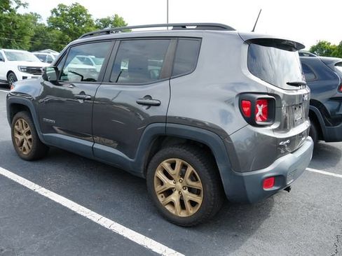 Used 2018 Jeep Renegade Latitude w/ Popular Equipment Group AWD/4WD image 5