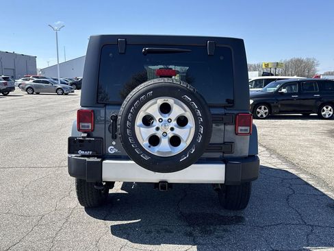 Used 2015 Jeep Wrangler Unlimited Sahara w/ Dual Top Group AWD/4WD image 7
