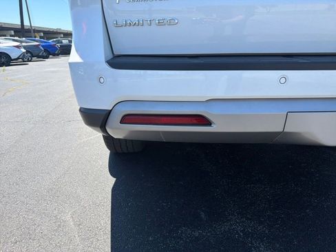 Used 2024 Ford Expedition Limited AWD/4WD image 5