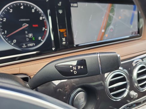Used 2017 Mercedes-Benz S 550 Sedan image 21