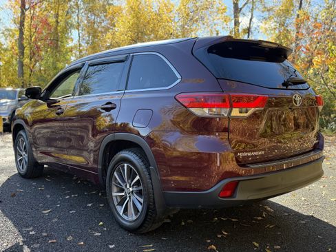 Used 2017 Toyota Highlander XLE image 10