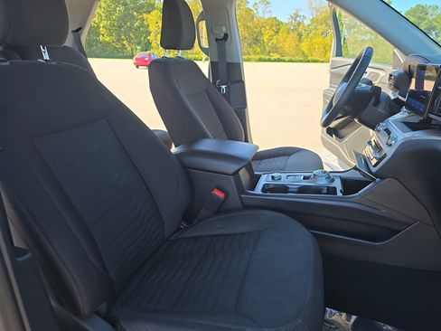 Used 2021 Ford Explorer XLT image 10