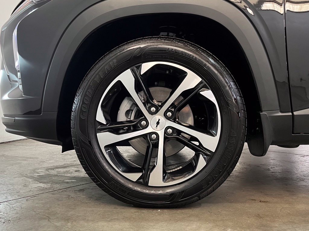Certified 2025 Chevrolet Trax RS w/ Driver Confidence Package FWD image 16