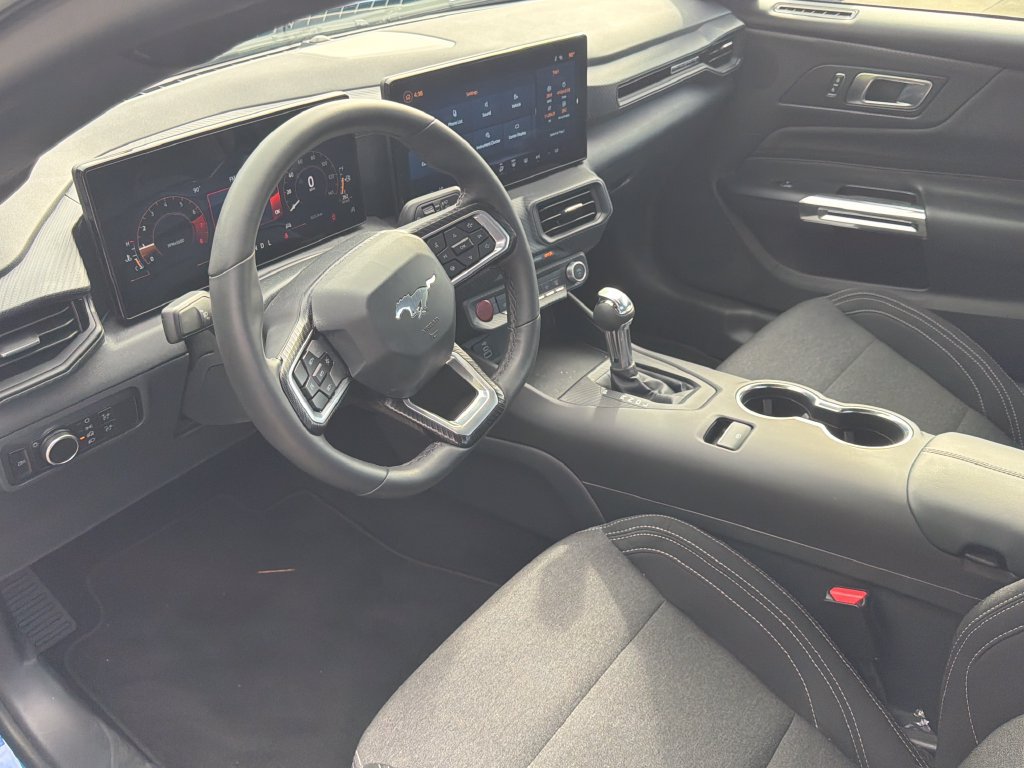 Used 2025 Ford Mustang Coupe RWD image 6