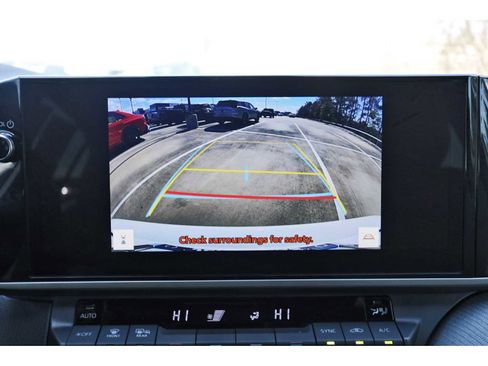 Used 2025 Toyota Camry SE image 23