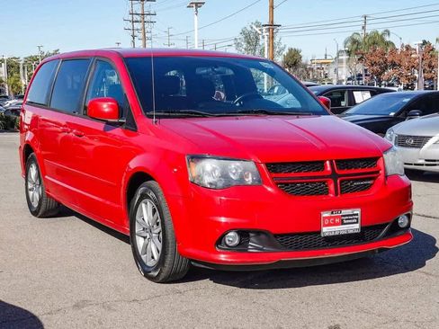 Used 2014 Dodge Grand Caravan R/T image 3