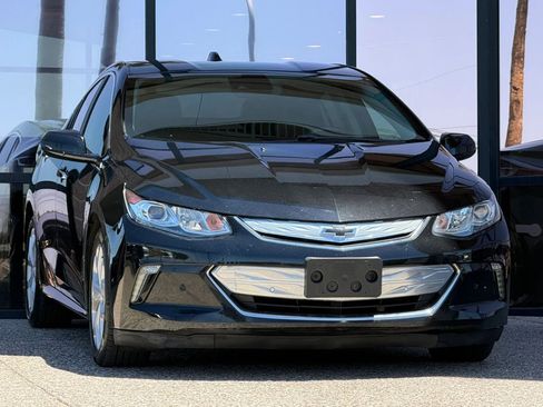 Used 2018 Chevrolet Volt Premier w/ Driver Confidence Package FWD image 18