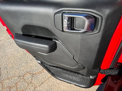 Used 2025 Jeep Wrangler Willys image 22