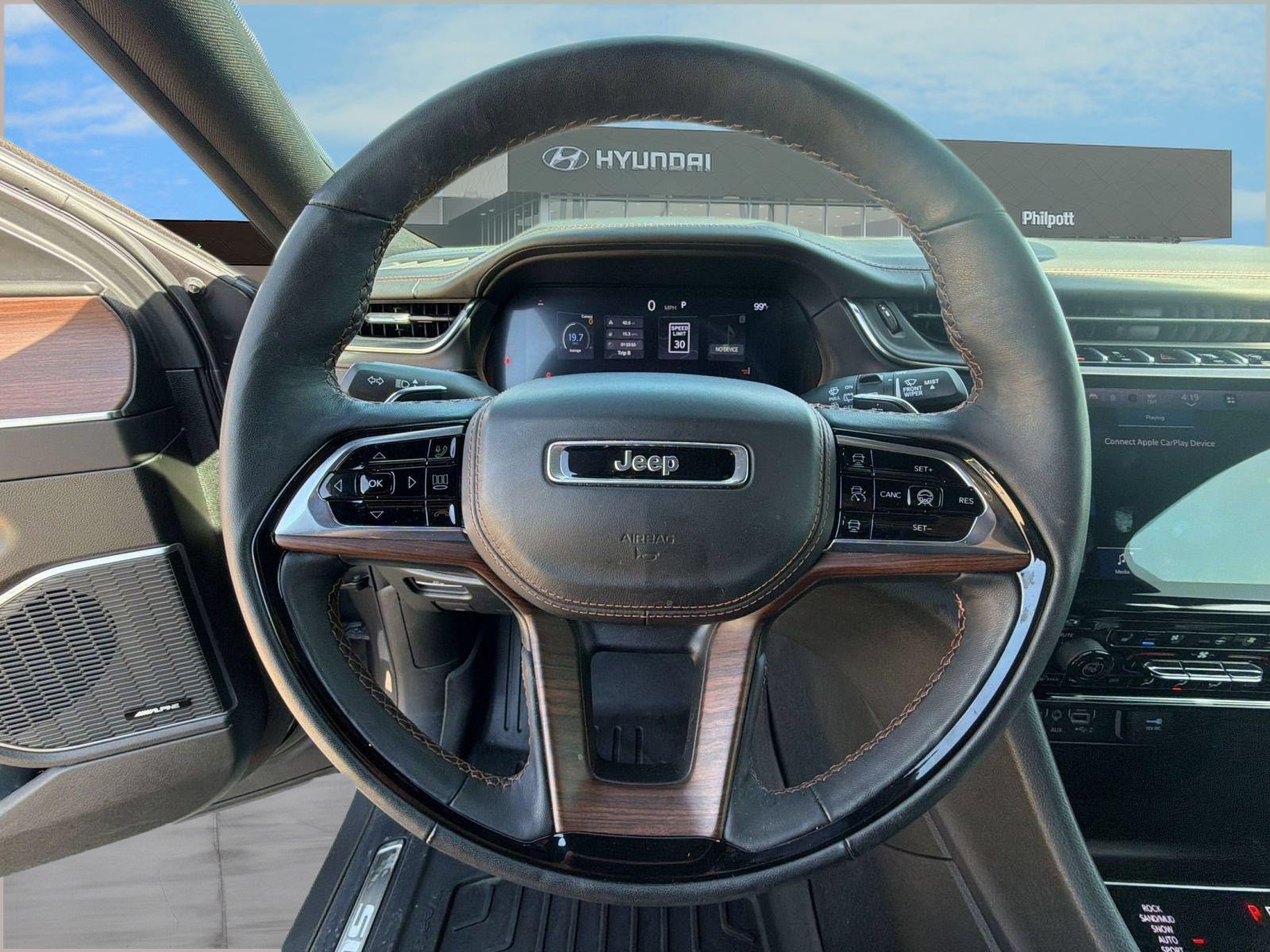 Used 2024 Jeep Grand Cherokee Summit w/ High Altitude Package AWD/4WD image 11