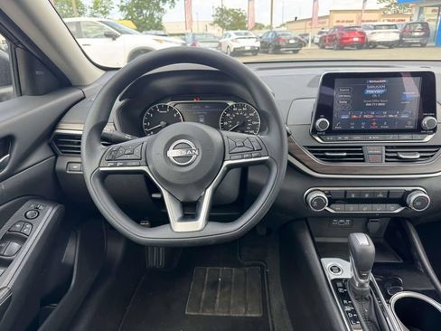 Used 2024 Nissan Altima 2.5 SV FWD image 17