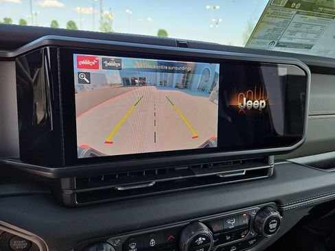 Used 2024 Jeep Gladiator Mojave AWD/4WD image 11