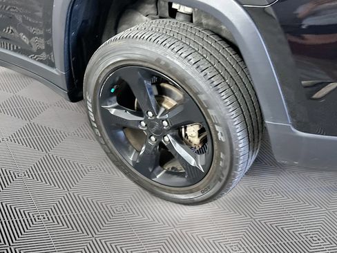 Certified 2023 Jeep Grand Cherokee Altitude AWD/4WD image 42