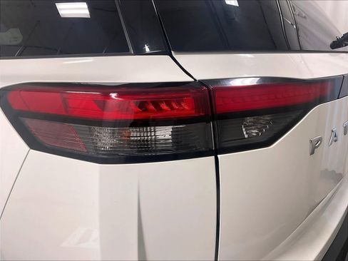 Certified 2022 Nissan Pathfinder SV image 34