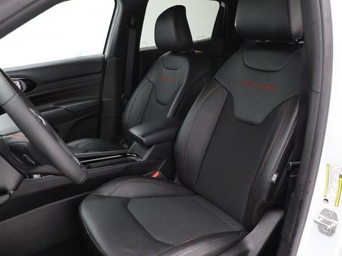 Used 2025 Jeep Compass Trailhawk AWD/4WD image 15