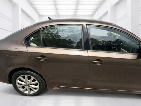 Used 2011 Volkswagen Jetta SE FWD image 23