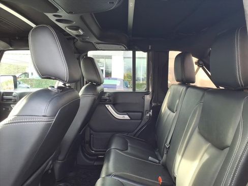 Used 2017 Jeep Wrangler Unlimited Sahara w/ Connectivity Group image 8