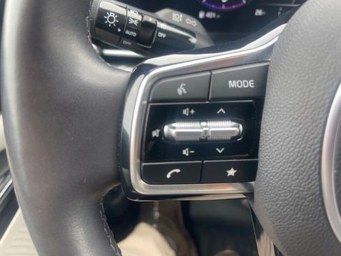 Certified 2024 Kia Carnival SX Prestige image 7