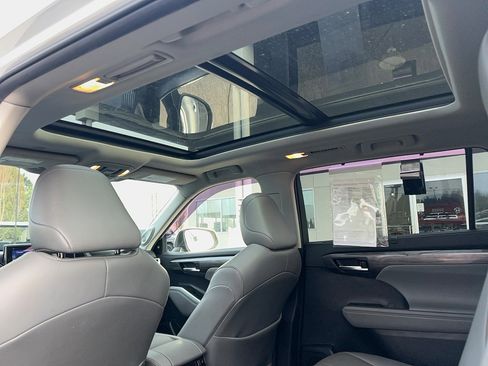 Used 2022 Toyota Highlander Platinum image 27
