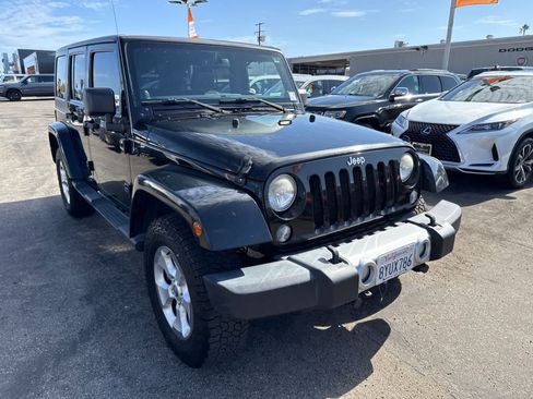 Used 2014 Jeep Wrangler Unlimited Sahara w/ Max Tow Package AWD/4WD image 8