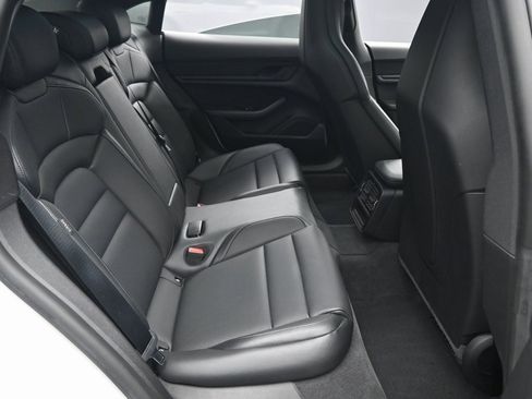 Used 2022 Porsche Taycan image 29