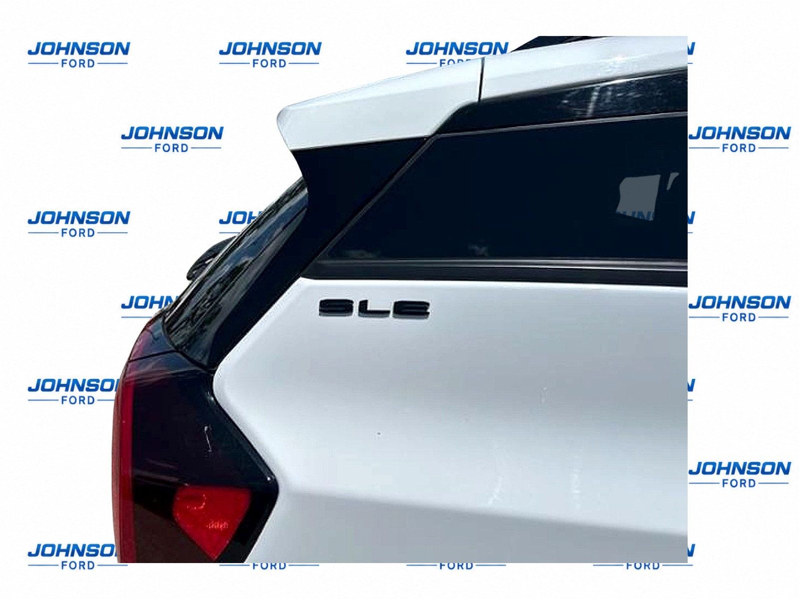 Used 2023 GMC Terrain SLE w/ Elevation Edition FWD image 4