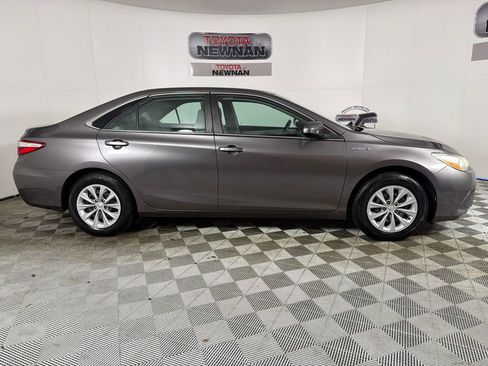 Used 2017 Toyota Camry LE image 2