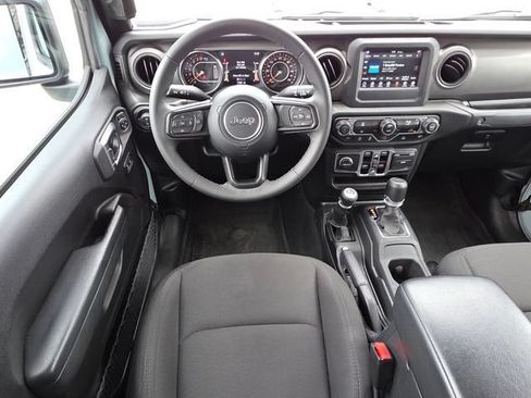 Used 2023 Jeep Gladiator Sport AWD/4WD image 21