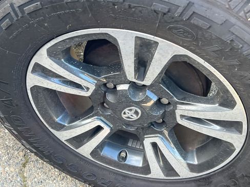 Used 2019 Toyota Tacoma TRD Sport w/ Technology Package image 22