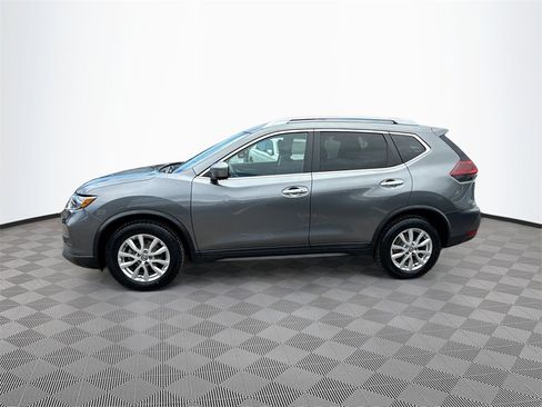 Used 2018 Nissan Rogue SV image 9