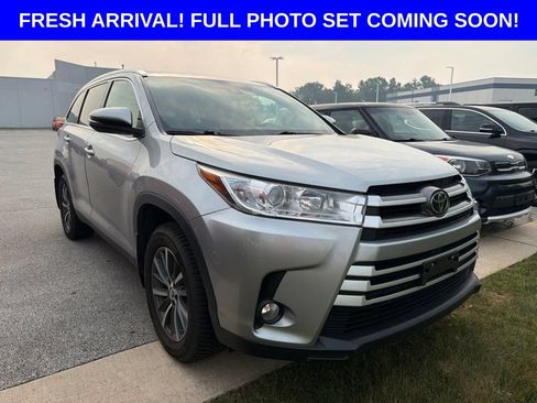 Used 2019 Toyota Highlander XLE AWD/4WD image 2