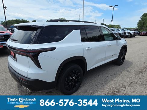 New 2026 Chevrolet Traverse LT w/ Midnight/Sport Edition FWD image 8